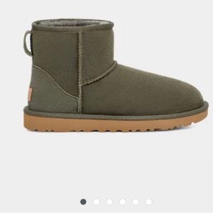 New Ugg Mini Moss Green Size 9